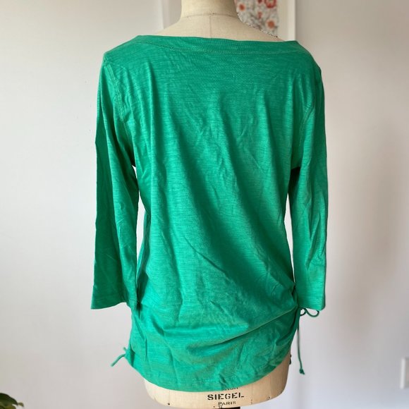 *Free add-on with purchase* Green Dalia Boatneck Tee - Picture 3 of 9